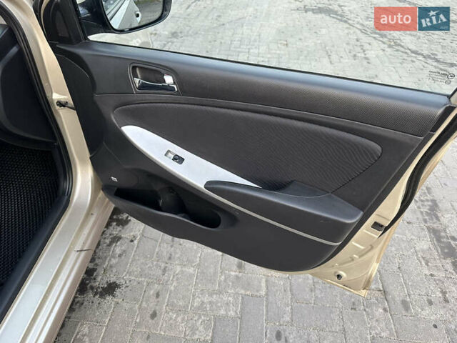 Бежевый Хендай Акцент, объемом двигателя 1.4 л и пробегом 175 тыс. км за 5400 $, фото 24 на Automoto.ua