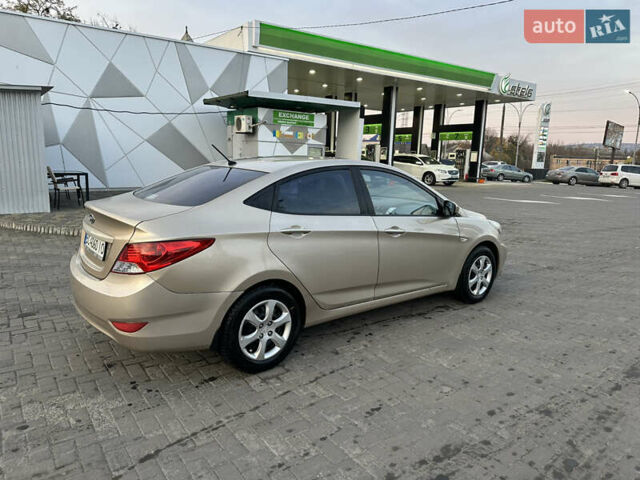 Бежевый Хендай Акцент, объемом двигателя 1.4 л и пробегом 175 тыс. км за 5400 $, фото 6 на Automoto.ua