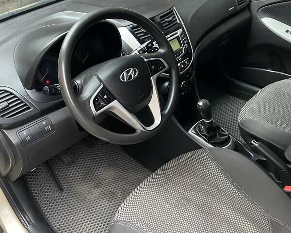 Хендай Акцент 2012 в Харькове на Automoto.ua Бежевый Хендай Акцент, объемом двигателя 1.6 л и пробегом 120 тыс. км за 7500 $, фото 8 на Automoto.ua