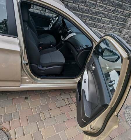 Бежевий Хендай Акцент, об'ємом двигуна 1.4 л та пробігом 90 тис. км за 7900 $, фото 4 на Automoto.ua