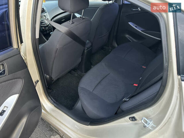 Бежевый Хендай Акцент, объемом двигателя 1.4 л и пробегом 175 тыс. км за 5400 $, фото 20 на Automoto.ua