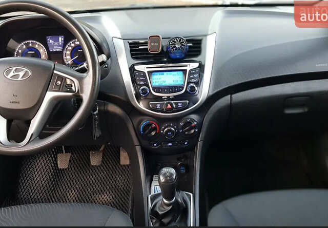 Хендай Акцент 2012 в Черновцах на Automoto.ua Бежевый Хендай Акцент, объемом двигателя 1.4 л и пробегом 178 тыс. км за 5700 $, фото 13 на Automoto.ua