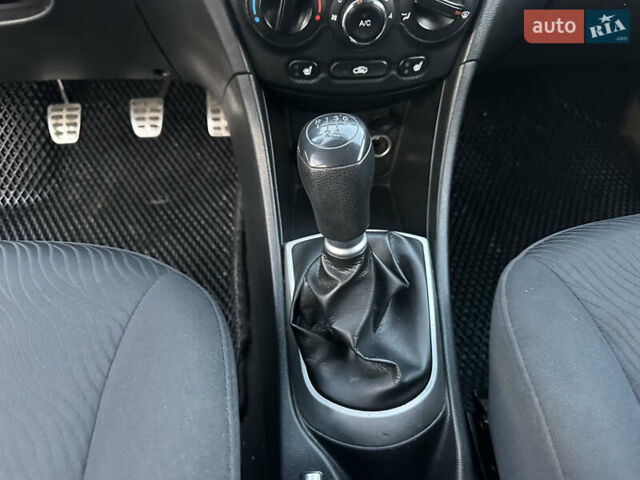 Бежевый Хендай Акцент, объемом двигателя 1.4 л и пробегом 175 тыс. км за 5400 $, фото 22 на Automoto.ua