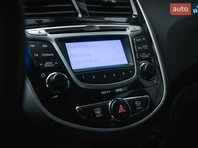 Бежевый Хендай Акцент, объемом двигателя 1.6 л и пробегом 153 тыс. км за 8200 $, фото 16 на Automoto.ua