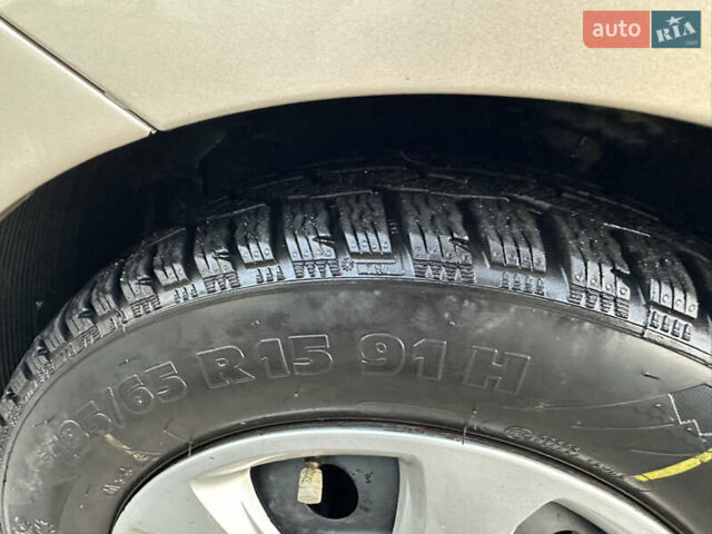 Бежевый Хендай Акцент, объемом двигателя 1.4 л и пробегом 175 тыс. км за 5400 $, фото 12 на Automoto.ua