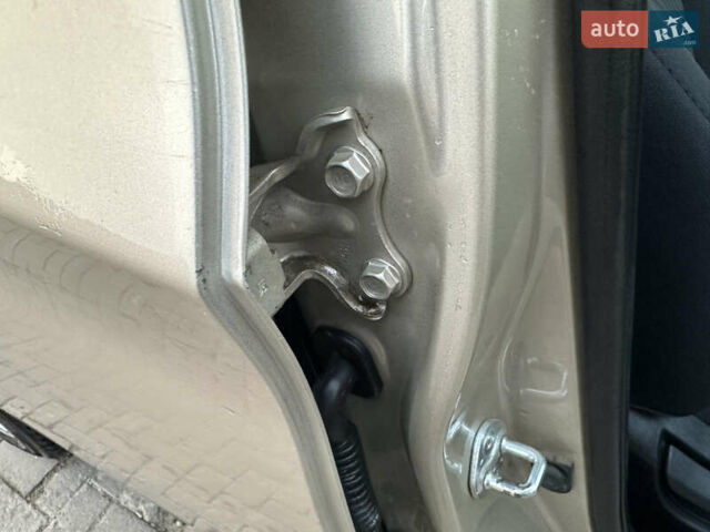 Бежевый Хендай Акцент, объемом двигателя 1.4 л и пробегом 175 тыс. км за 5400 $, фото 28 на Automoto.ua