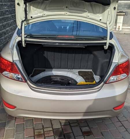 Бежевий Хендай Акцент, об'ємом двигуна 1.4 л та пробігом 90 тис. км за 7900 $, фото 5 на Automoto.ua