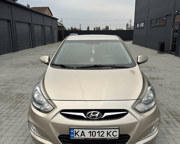 Хендай Акцент 2012 в Киеве на Automoto.ua Бежевый Хендай Акцент, объемом двигателя 1.4 л и пробегом 225 тыс. км за 7600 $, фото 1 на Automoto.ua