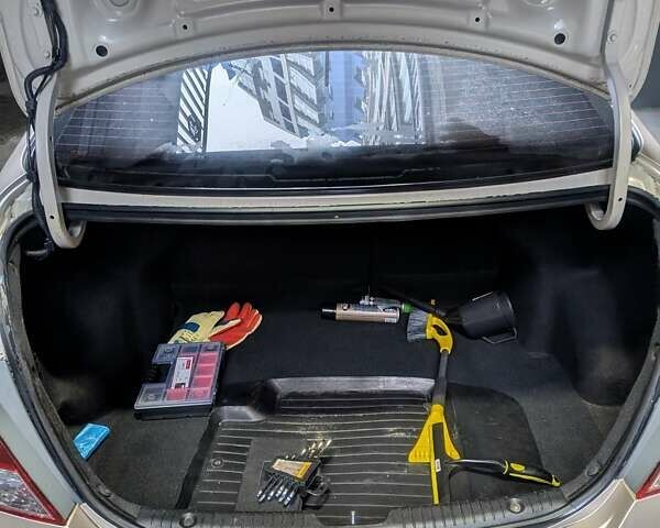 Бежевый Хендай Акцент, объемом двигателя 1.4 л и пробегом 112 тыс. км за 8000 $, фото 13 на Automoto.ua