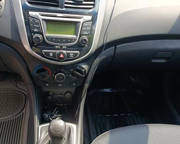 Хендай Акцент 2013 в Харькове на Automoto.ua Бежевый Хендай Акцент, объемом двигателя 1.4 л и пробегом 66 тыс. км за 7500 $, фото 13 на Automoto.ua