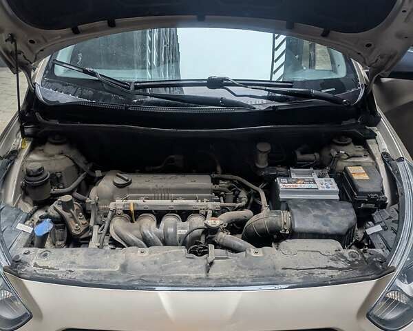 Бежевый Хендай Акцент, объемом двигателя 1.4 л и пробегом 112 тыс. км за 8000 $, фото 14 на Automoto.ua