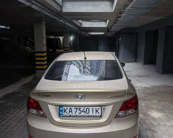 Бежевый Хендай Акцент, объемом двигателя 1.4 л и пробегом 112 тыс. км за 8000 $, фото 4 на Automoto.ua