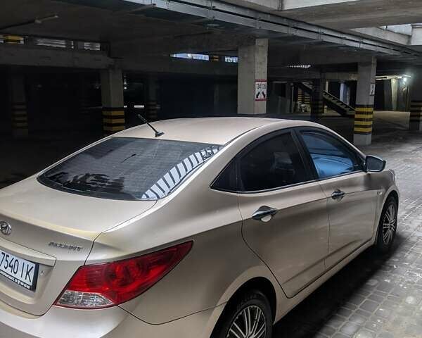 Бежевый Хендай Акцент, объемом двигателя 1.4 л и пробегом 112 тыс. км за 8000 $, фото 3 на Automoto.ua