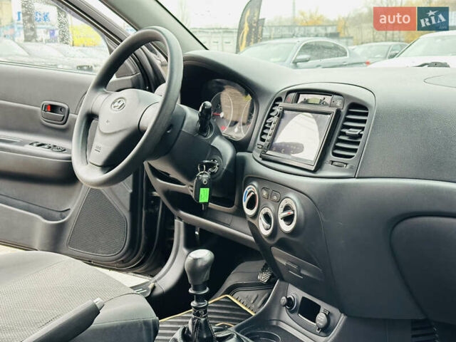 Черный Хендай Акцент, объемом двигателя 1.4 л и пробегом 123 тыс. км за 4550 $, фото 17 на Automoto.ua