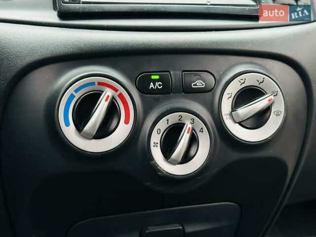 Черный Хендай Акцент, объемом двигателя 1.4 л и пробегом 123 тыс. км за 4550 $, фото 23 на Automoto.ua