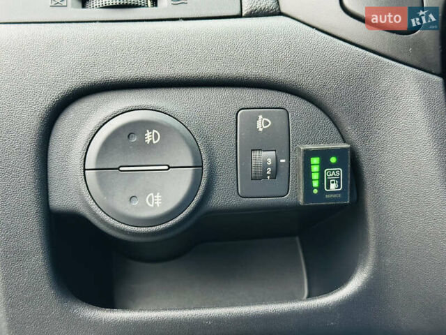 Черный Хендай Акцент, объемом двигателя 1.4 л и пробегом 123 тыс. км за 4550 $, фото 25 на Automoto.ua