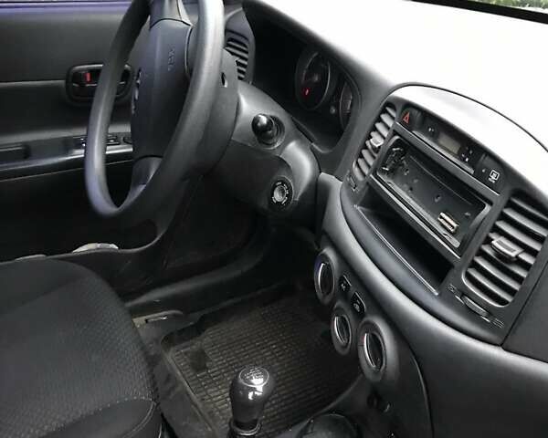 Черный Хендай Акцент, объемом двигателя 1.6 л и пробегом 187 тыс. км за 5200 $, фото 6 на Automoto.ua