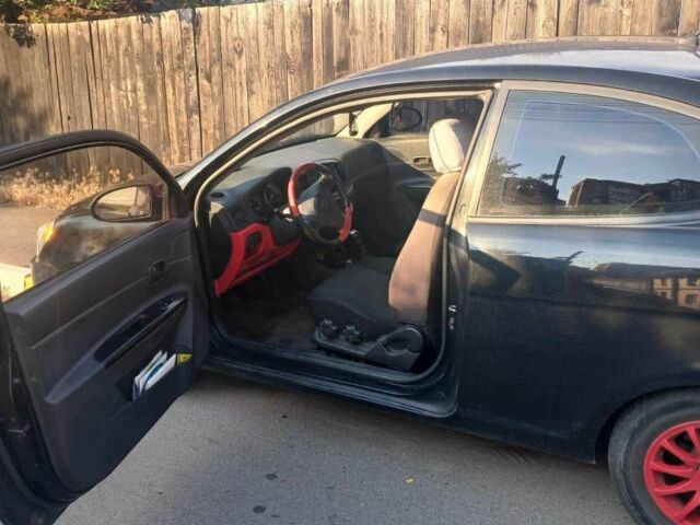 Черный Хендай Акцент, объемом двигателя 1.6 л и пробегом 148 тыс. км за 3300 $, фото 4 на Automoto.ua