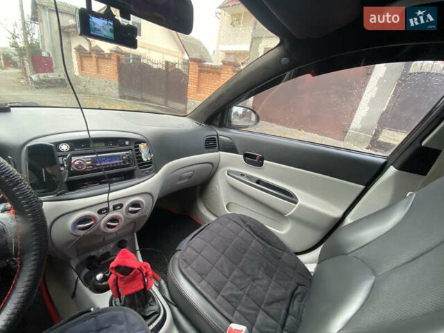 Черный Хендай Акцент, объемом двигателя 1.4 л и пробегом 343 тыс. км за 5000 $, фото 11 на Automoto.ua