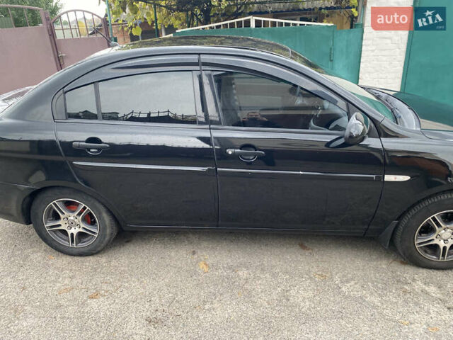 Черный Хендай Акцент, объемом двигателя 1.4 л и пробегом 343 тыс. км за 5000 $, фото 3 на Automoto.ua