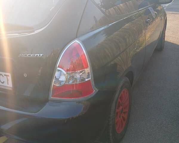 Чорний Хендай Акцент, об'ємом двигуна 1.6 л та пробігом 147 тис. км за 3500 $, фото 9 на Automoto.ua