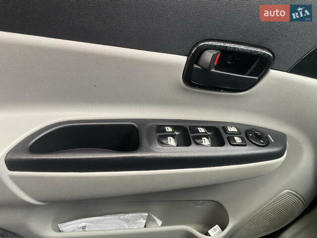 Черный Хендай Акцент, объемом двигателя 1.4 л и пробегом 343 тыс. км за 5000 $, фото 14 на Automoto.ua