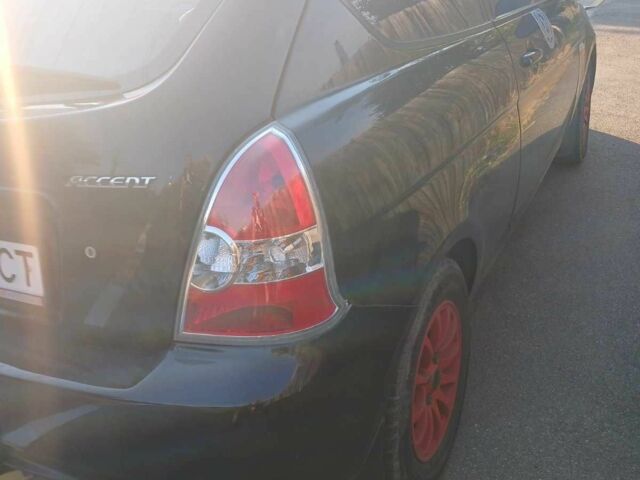 Черный Хендай Акцент, объемом двигателя 1.6 л и пробегом 148 тыс. км за 3300 $, фото 9 на Automoto.ua