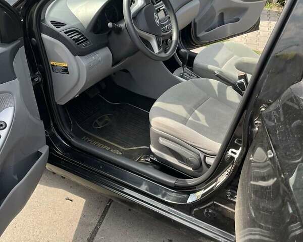 Чорний Хендай Акцент, об'ємом двигуна 1.59 л та пробігом 175 тис. км за 8000 $, фото 21 на Automoto.ua