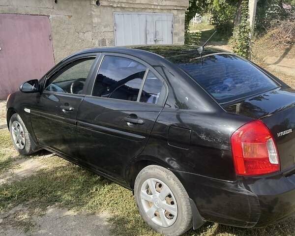 Черный Хендай Акцент, объемом двигателя 1.4 л и пробегом 250 тыс. км за 4950 $, фото 1 на Automoto.ua