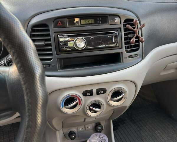 Чорний Хендай Акцент, об'ємом двигуна 1.5 л та пробігом 203 тис. км за 3800 $, фото 9 на Automoto.ua