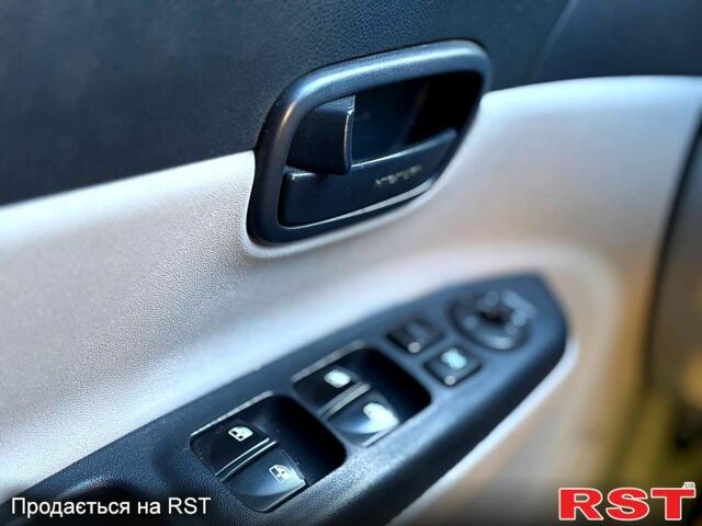 Черный Хендай Акцент, объемом двигателя 1.4 л и пробегом 178 тыс. км за 5300 $, фото 6 на Automoto.ua