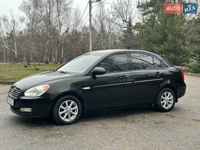 Черный Хендай Акцент, объемом двигателя 1.6 л и пробегом 170 тыс. км за 5699 $, фото 7 на Automoto.ua