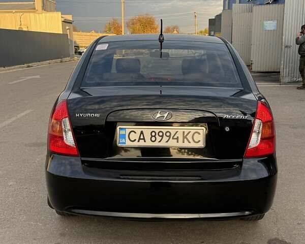 Черный Хендай Акцент, объемом двигателя 1.4 л и пробегом 211 тыс. км за 5400 $, фото 5 на Automoto.ua