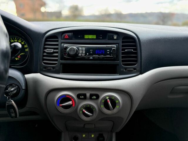 Хендай Акцент 2007 в Черновцах на Automoto.ua Черный Хендай Акцент, объемом двигателя 1.4 л и пробегом 345 тыс. км за 3600 $, фото 17 на Automoto.ua