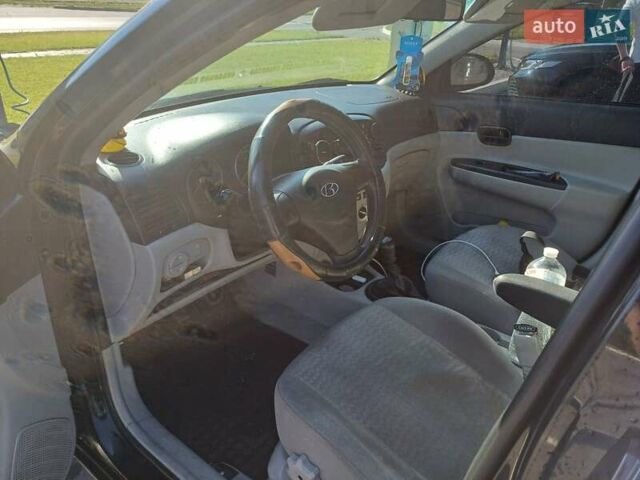 Черный Хендай Акцент, объемом двигателя 1.4 л и пробегом 317 тыс. км за 4000 $, фото 7 на Automoto.ua