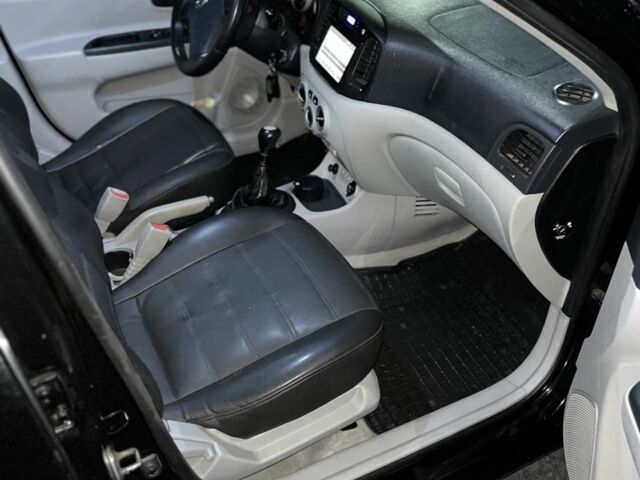 Черный Хендай Акцент, объемом двигателя 1.4 л и пробегом 197 тыс. км за 4800 $, фото 9 на Automoto.ua