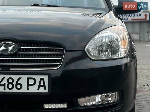 Черный Хендай Акцент, объемом двигателя 1.4 л и пробегом 197 тыс. км за 4900 $, фото 3 на Automoto.ua