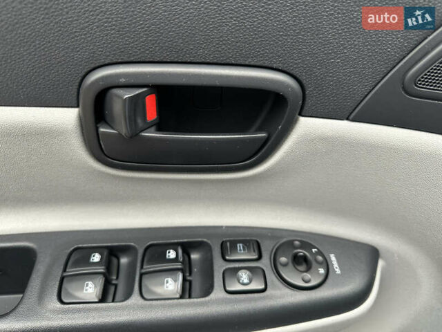 Черный Хендай Акцент, объемом двигателя 1.6 л и пробегом 170 тыс. км за 5699 $, фото 49 на Automoto.ua