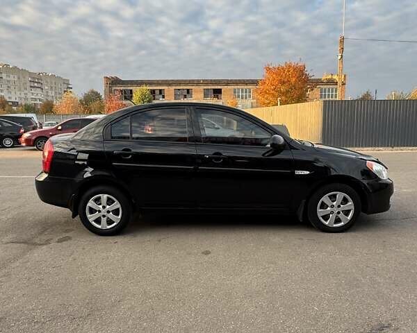 Черный Хендай Акцент, объемом двигателя 1.4 л и пробегом 211 тыс. км за 5400 $, фото 3 на Automoto.ua