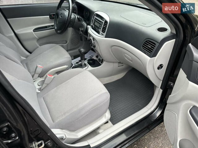 Черный Хендай Акцент, объемом двигателя 1.6 л и пробегом 170 тыс. км за 5699 $, фото 29 на Automoto.ua