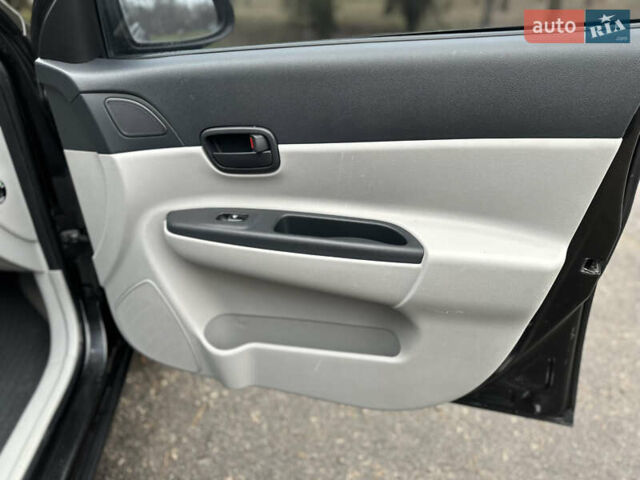 Черный Хендай Акцент, объемом двигателя 1.6 л и пробегом 170 тыс. км за 5699 $, фото 31 на Automoto.ua