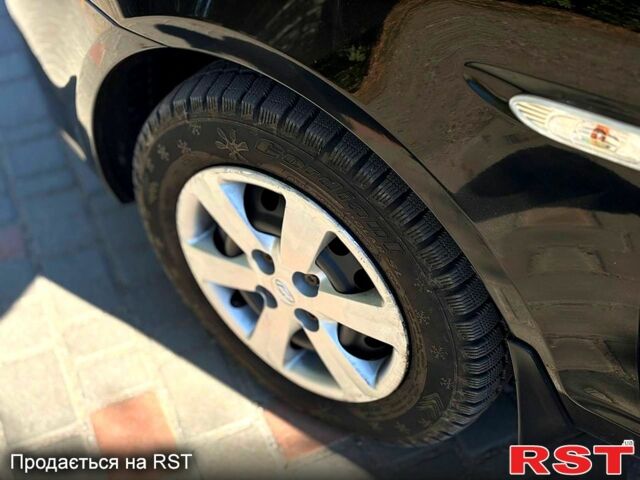 Черный Хендай Акцент, объемом двигателя 1.4 л и пробегом 178 тыс. км за 5300 $, фото 4 на Automoto.ua