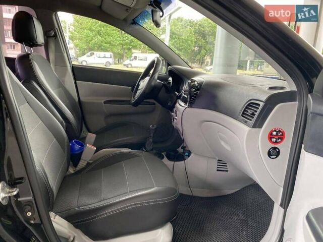 Черный Хендай Акцент, объемом двигателя 1.4 л и пробегом 93 тыс. км за 5800 $, фото 13 на Automoto.ua