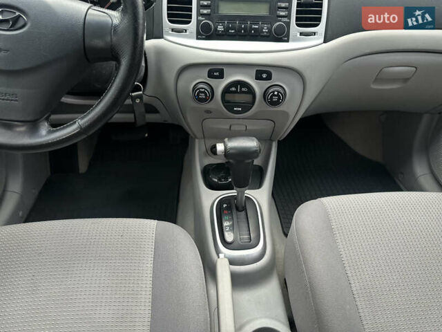 Черный Хендай Акцент, объемом двигателя 1.6 л и пробегом 170 тыс. км за 5699 $, фото 32 на Automoto.ua