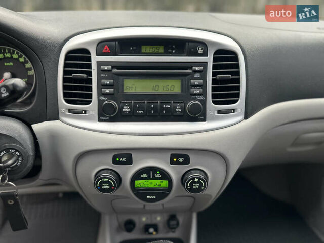 Черный Хендай Акцент, объемом двигателя 1.6 л и пробегом 170 тыс. км за 5699 $, фото 43 на Automoto.ua