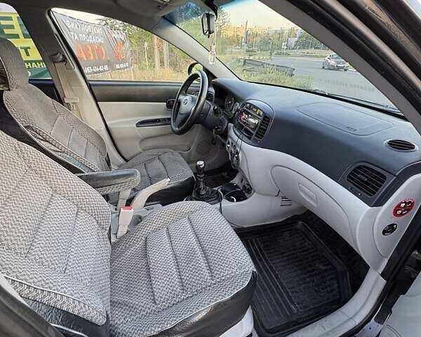 Чорний Хендай Акцент, об'ємом двигуна 1.4 л та пробігом 190 тис. км за 5000 $, фото 8 на Automoto.ua