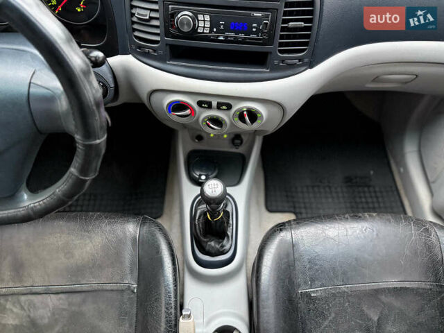 Хендай Акцент 2007 в Черновцах на Automoto.ua Черный Хендай Акцент, объемом двигателя 1.4 л и пробегом 345 тыс. км за 3600 $, фото 41 на Automoto.ua