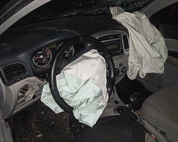 Черный Хендай Акцент, объемом двигателя 1.6 л и пробегом 196 тыс. км за 1800 $, фото 5 на Automoto.ua