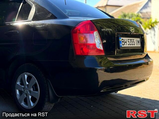 Черный Хендай Акцент, объемом двигателя 1.4 л и пробегом 178 тыс. км за 5300 $, фото 3 на Automoto.ua