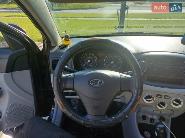 Черный Хендай Акцент, объемом двигателя 1.4 л и пробегом 317 тыс. км за 4000 $, фото 9 на Automoto.ua
